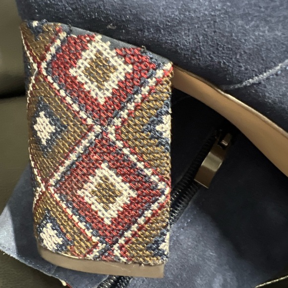 Band of Gypsies Wild Heart Embroidered Heel Booties Navy Blue Tribal Pattern - Picture 6 of 8